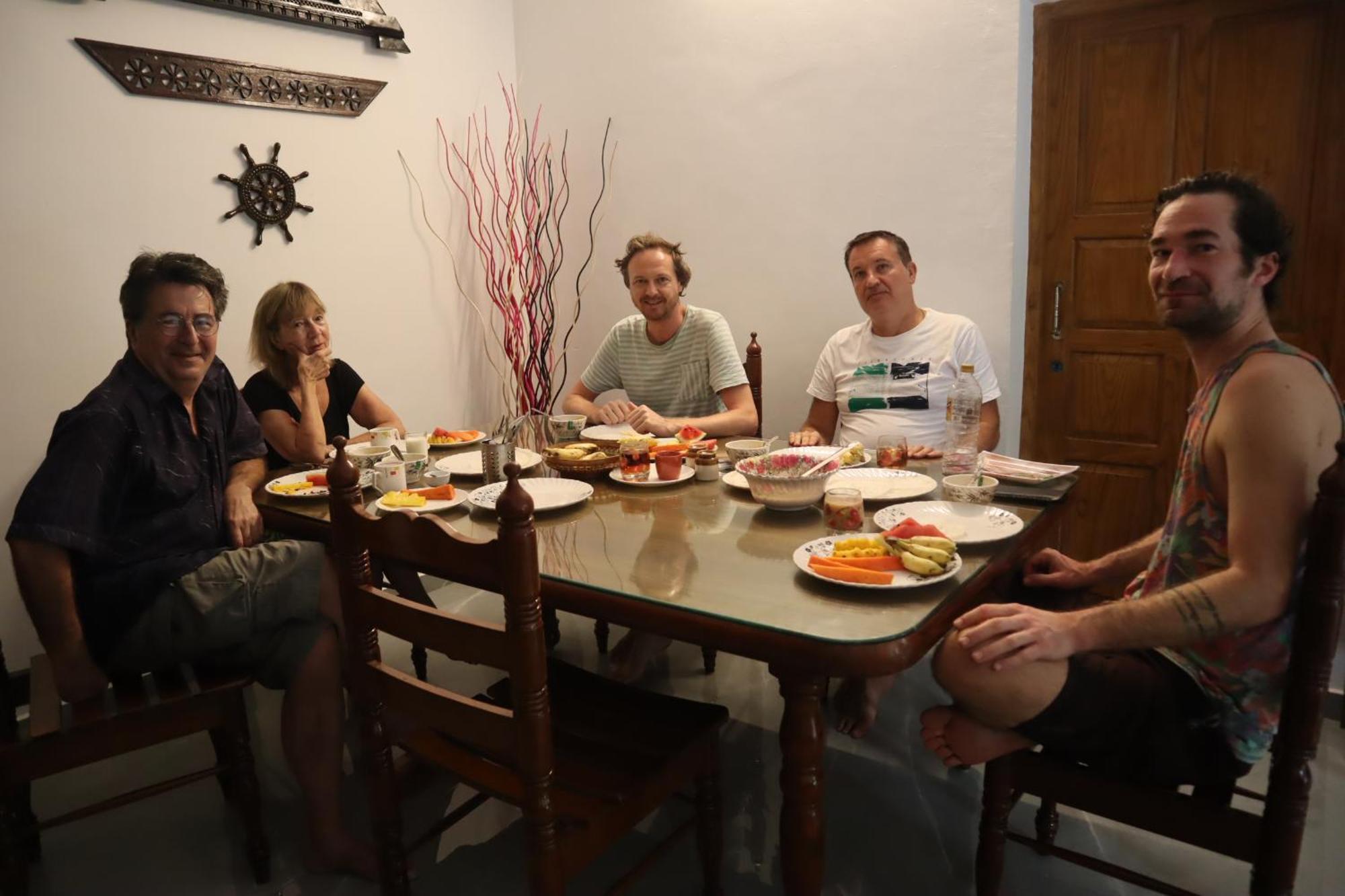 Guestland Homestay Kochi Exteriör bild